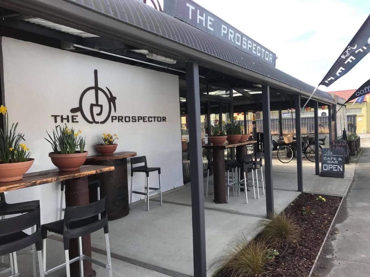 The Prospector Lawrence Motel Екстериор снимка