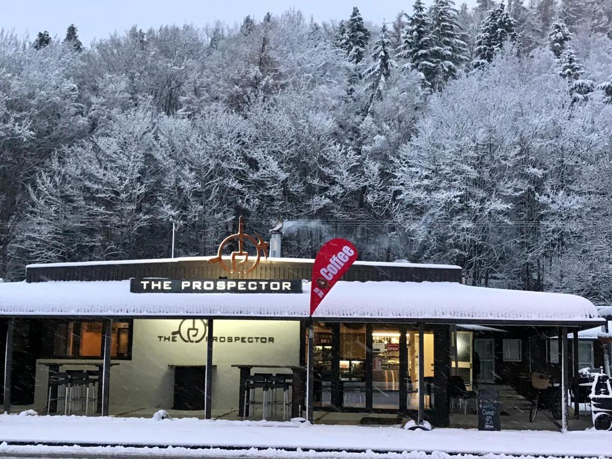 The Prospector Lawrence Motel Екстериор снимка